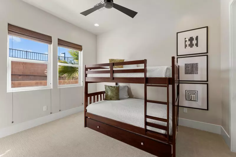 Full / Full Bunk Bed Bedroom
