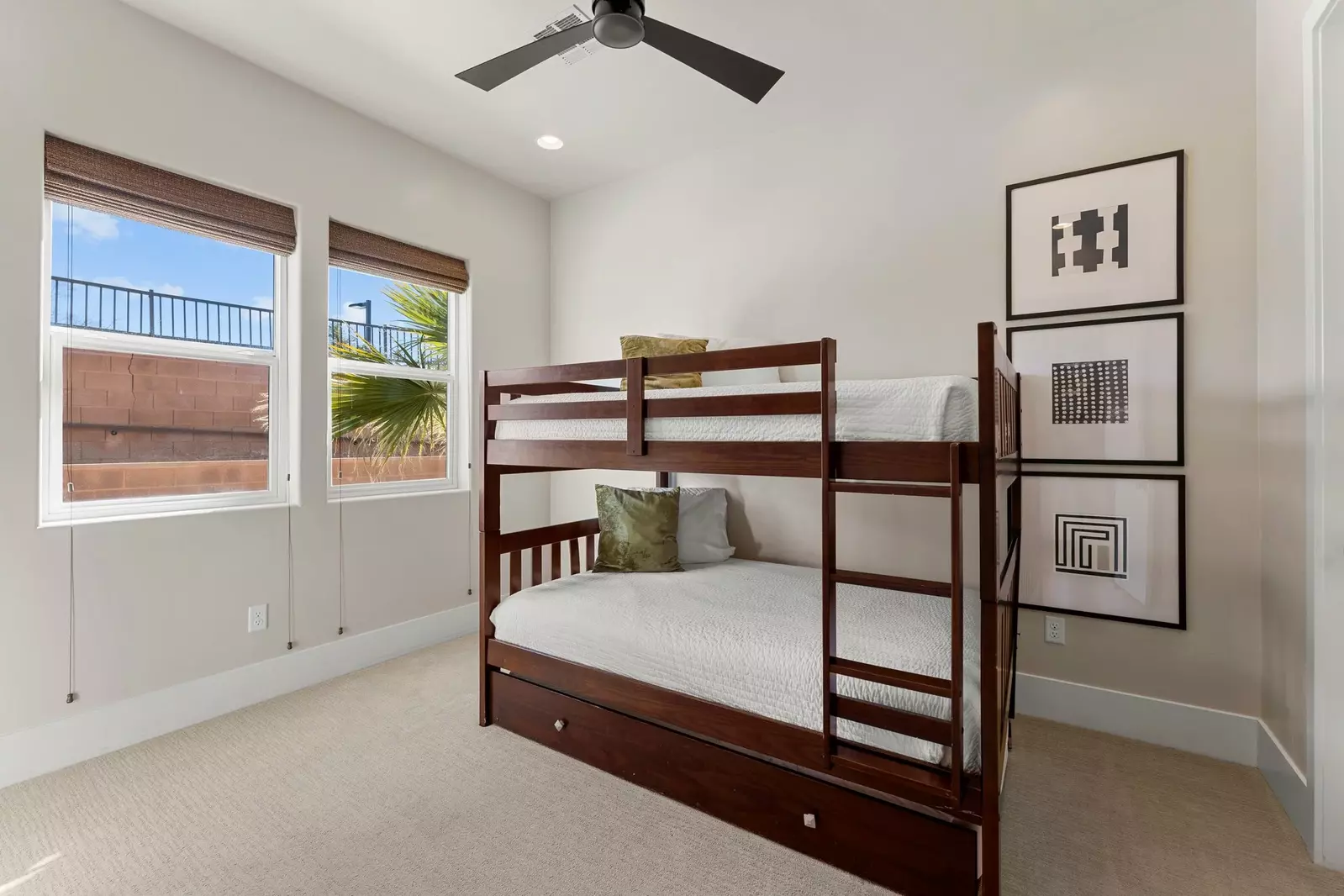 Full / Full Bunk Bed Bedroom