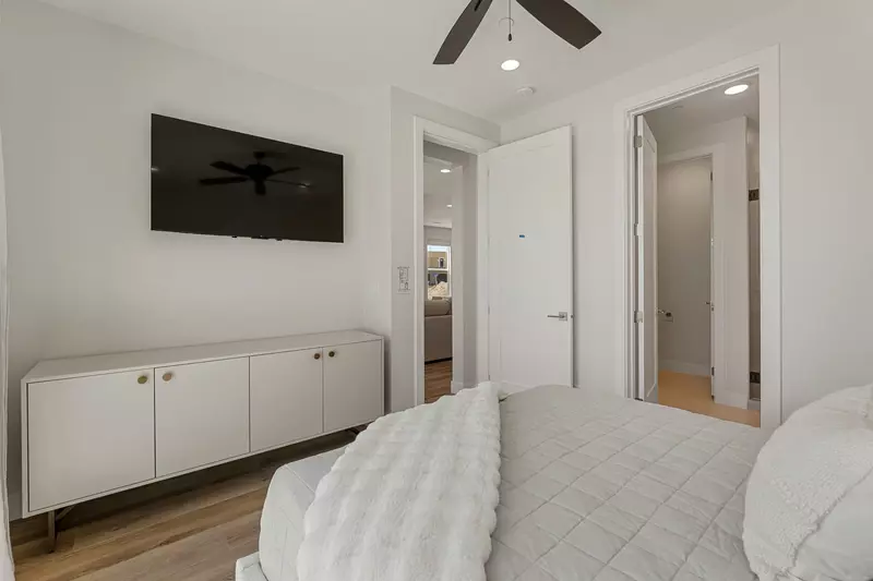 Queen Bedroom