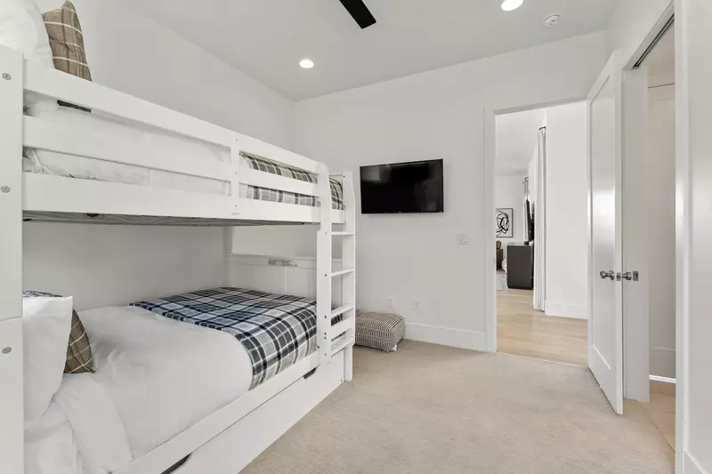 Twin/Full Bunk with Twin Trundle