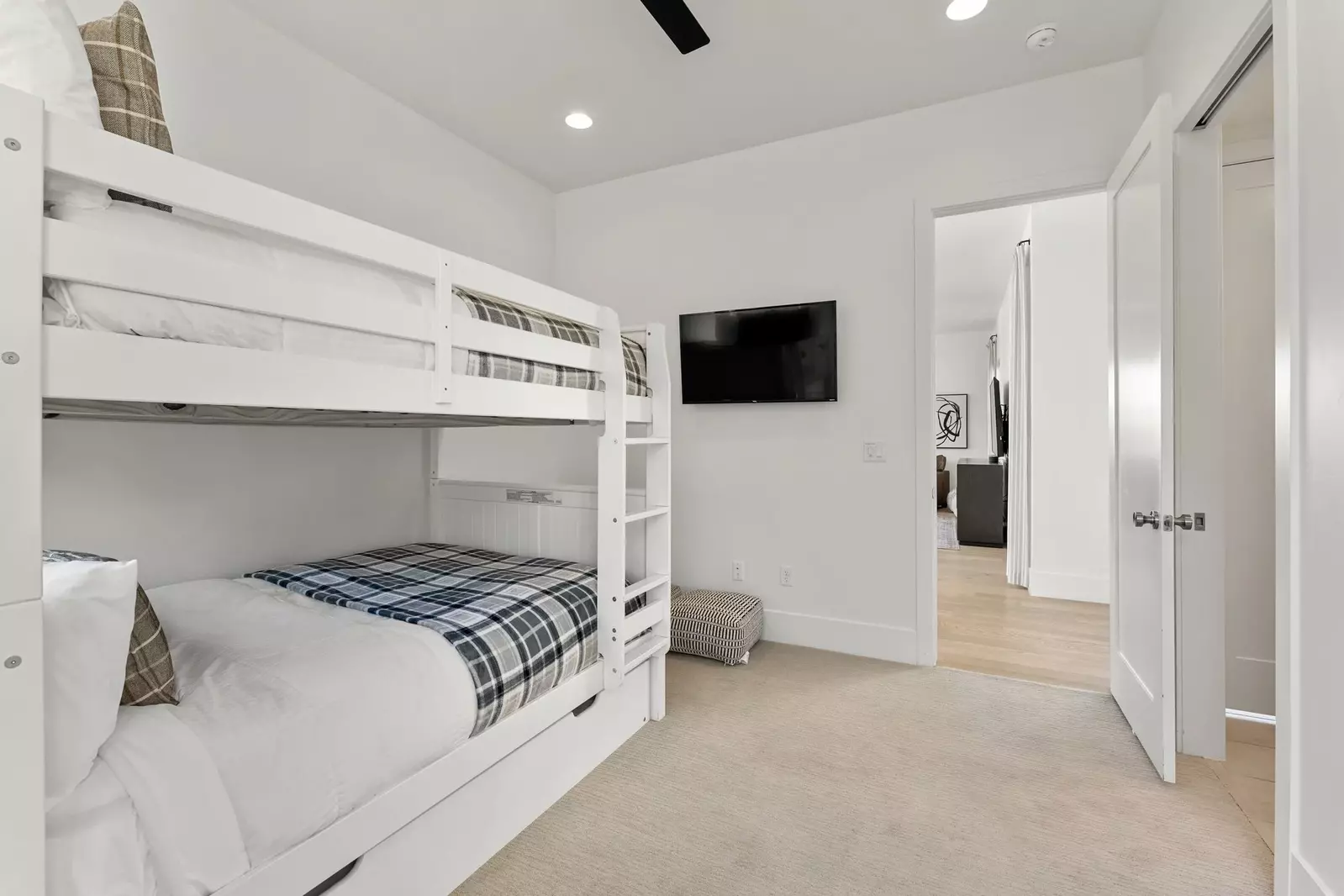 Twin/Full Bunk with Twin Trundle