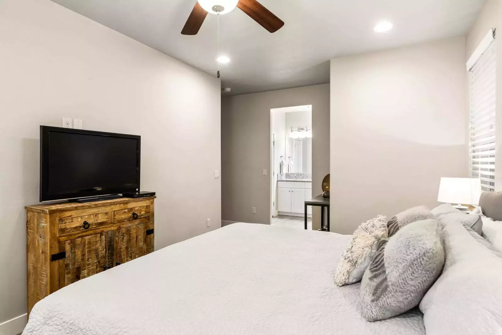 Unit 2 King Bedroom