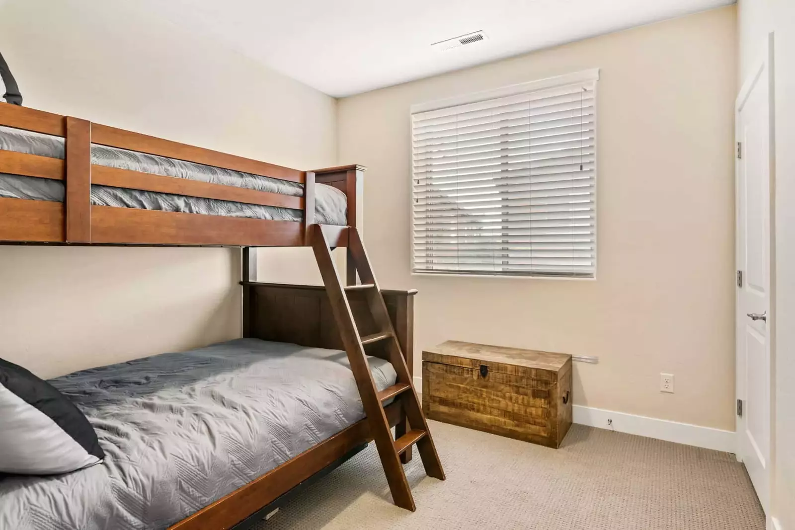 Unit 2 Twin / Full Bunk
