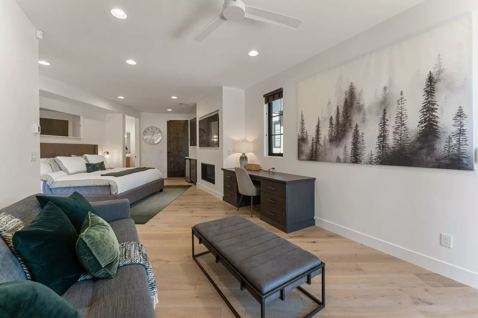 King Bedroom + Queen Sofa Sleeper