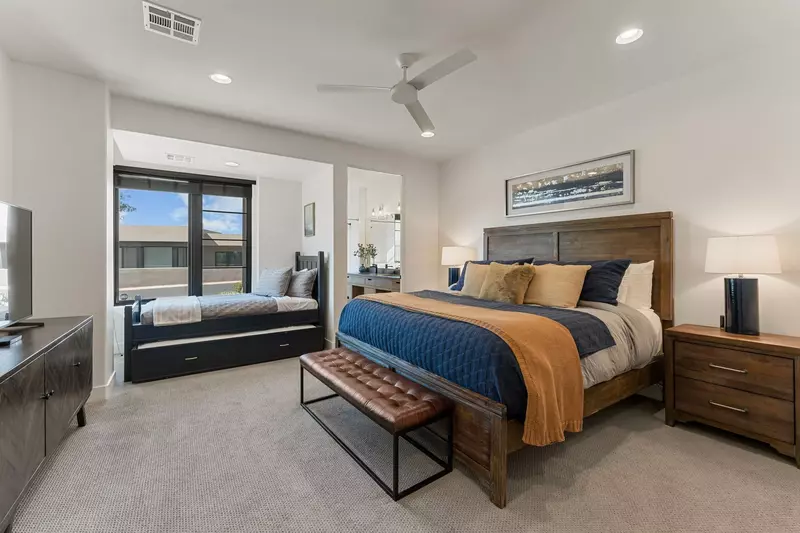 King Bedroom + Twin Bed + Trundle