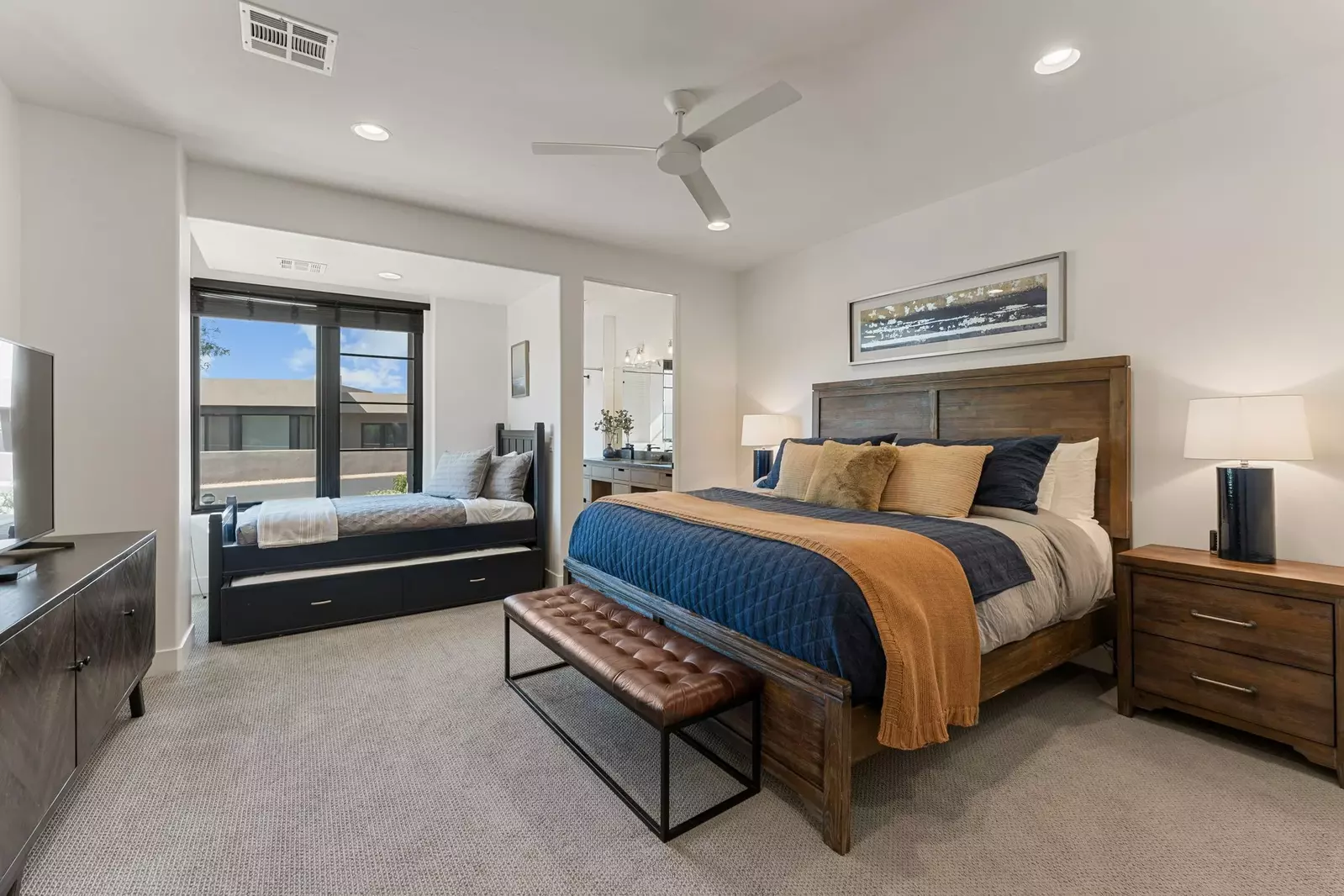 King Bedroom + Twin Bed + Trundle