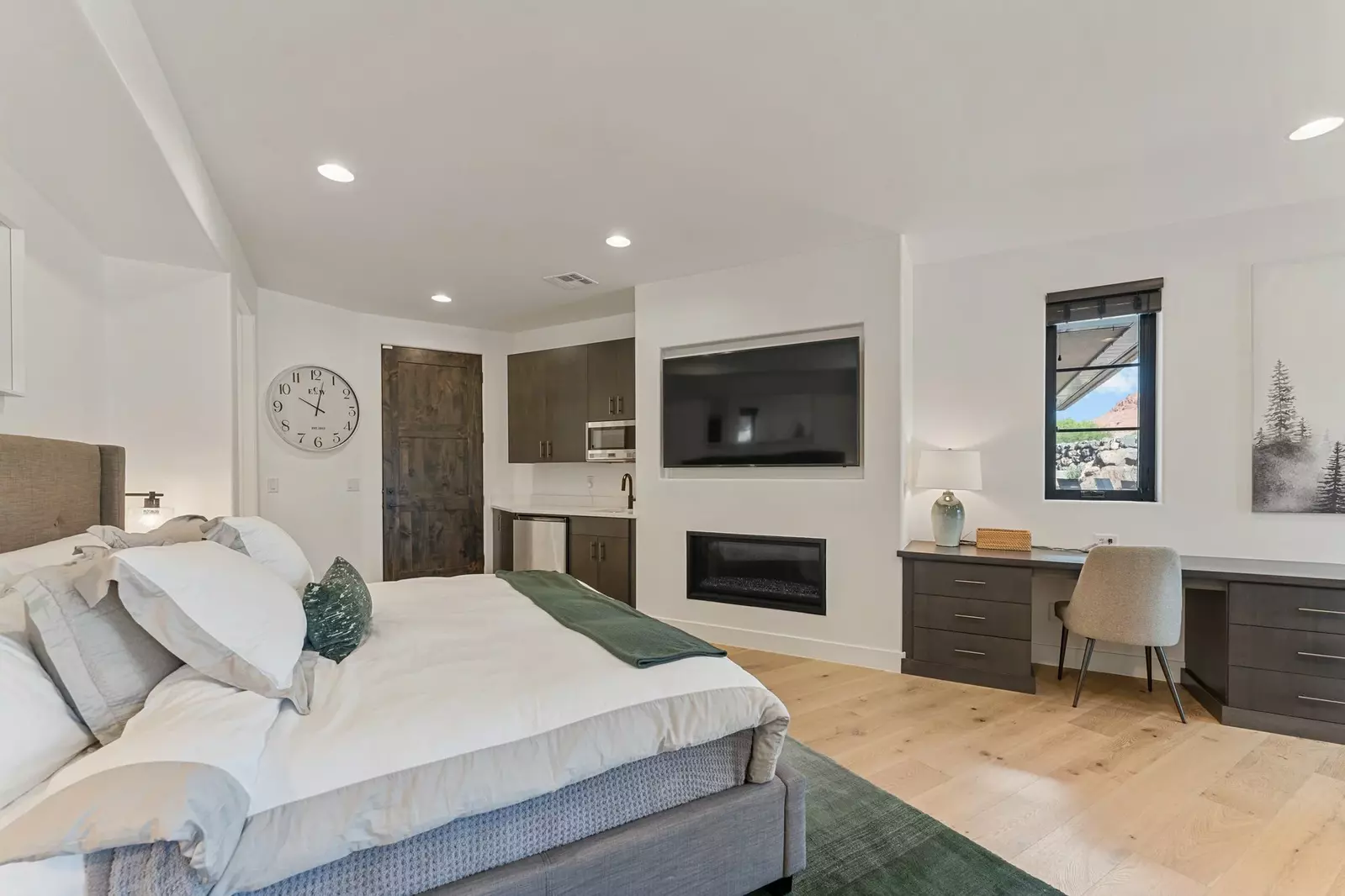 King Bedroom + Queen Sofa Sleeper