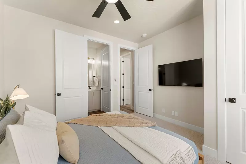 Queen Bedroom