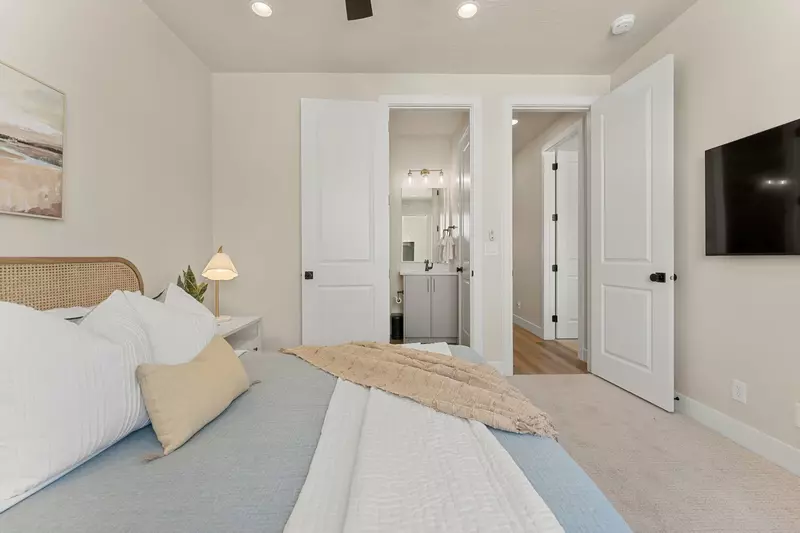 Queen Bedroom