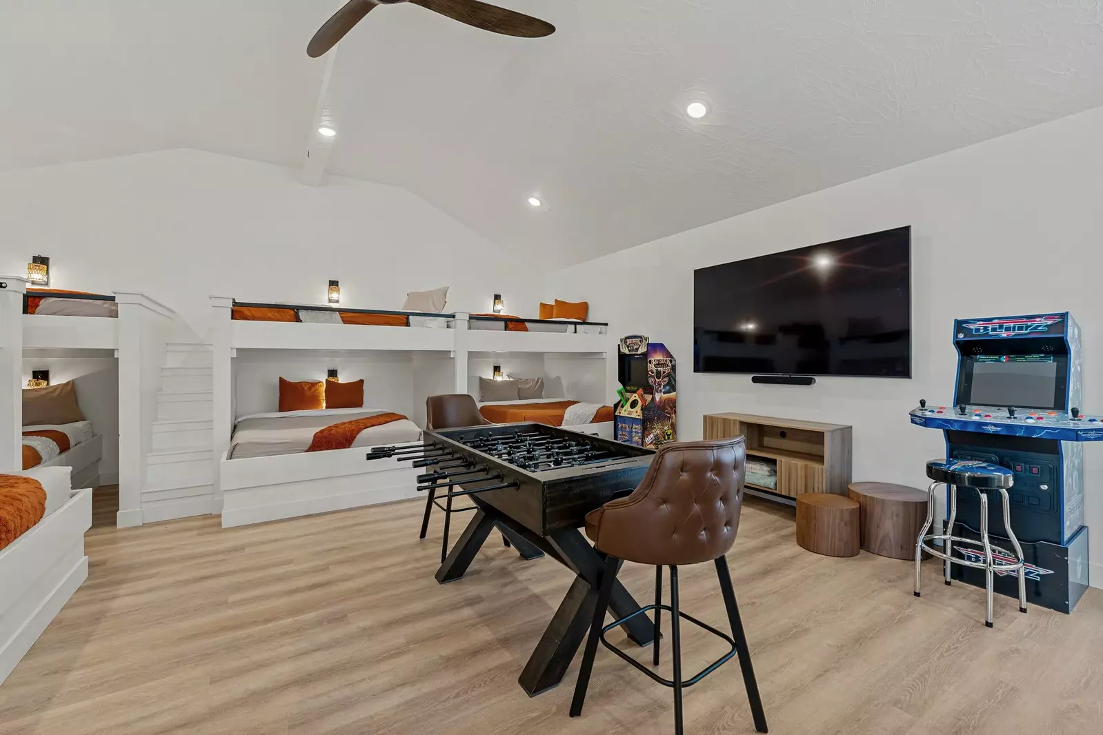 5 Queen/Queen Bunk Beds