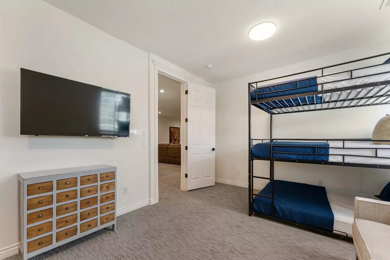 2 Double/Double/Double Bunk Beds