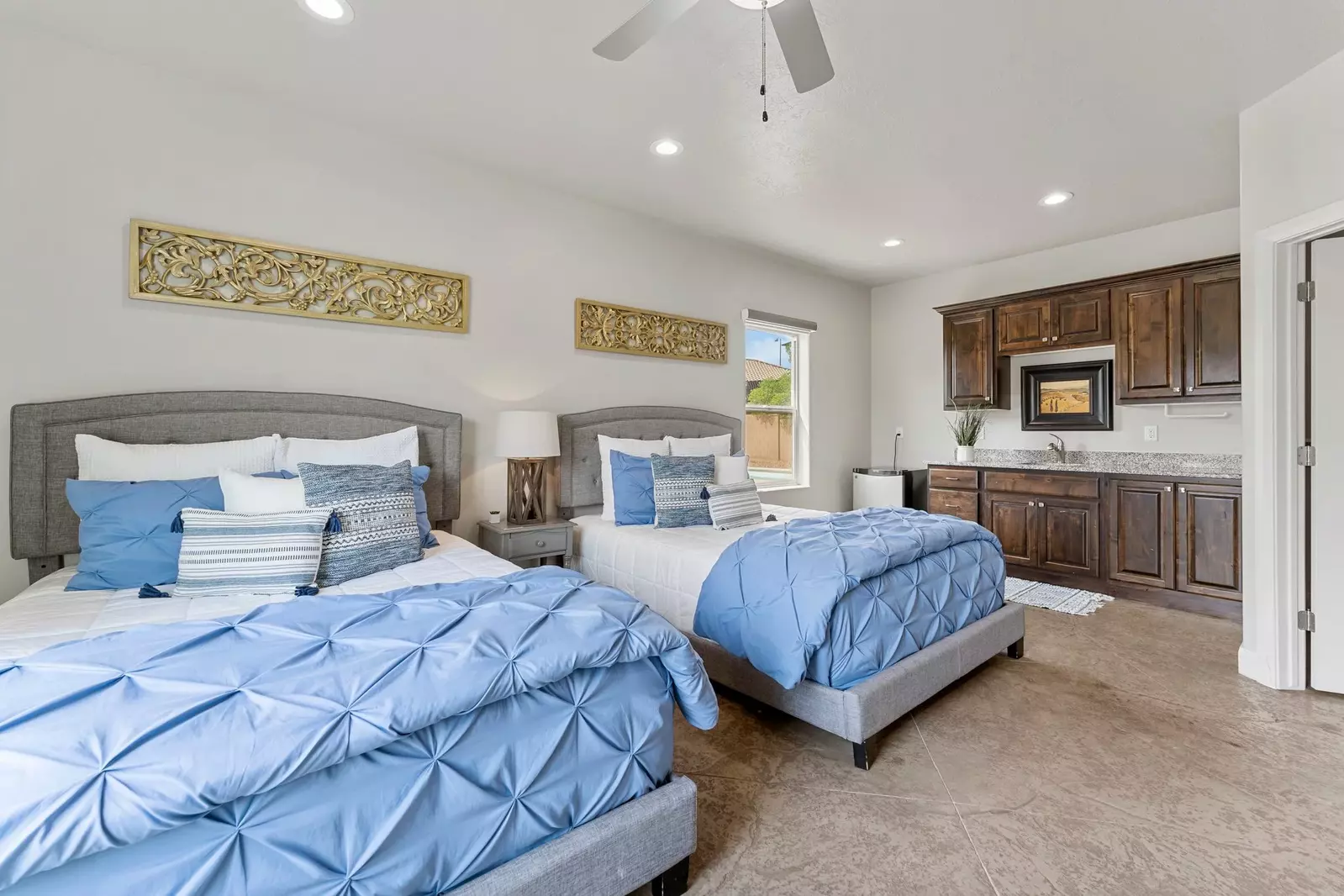 2 Queen Beds