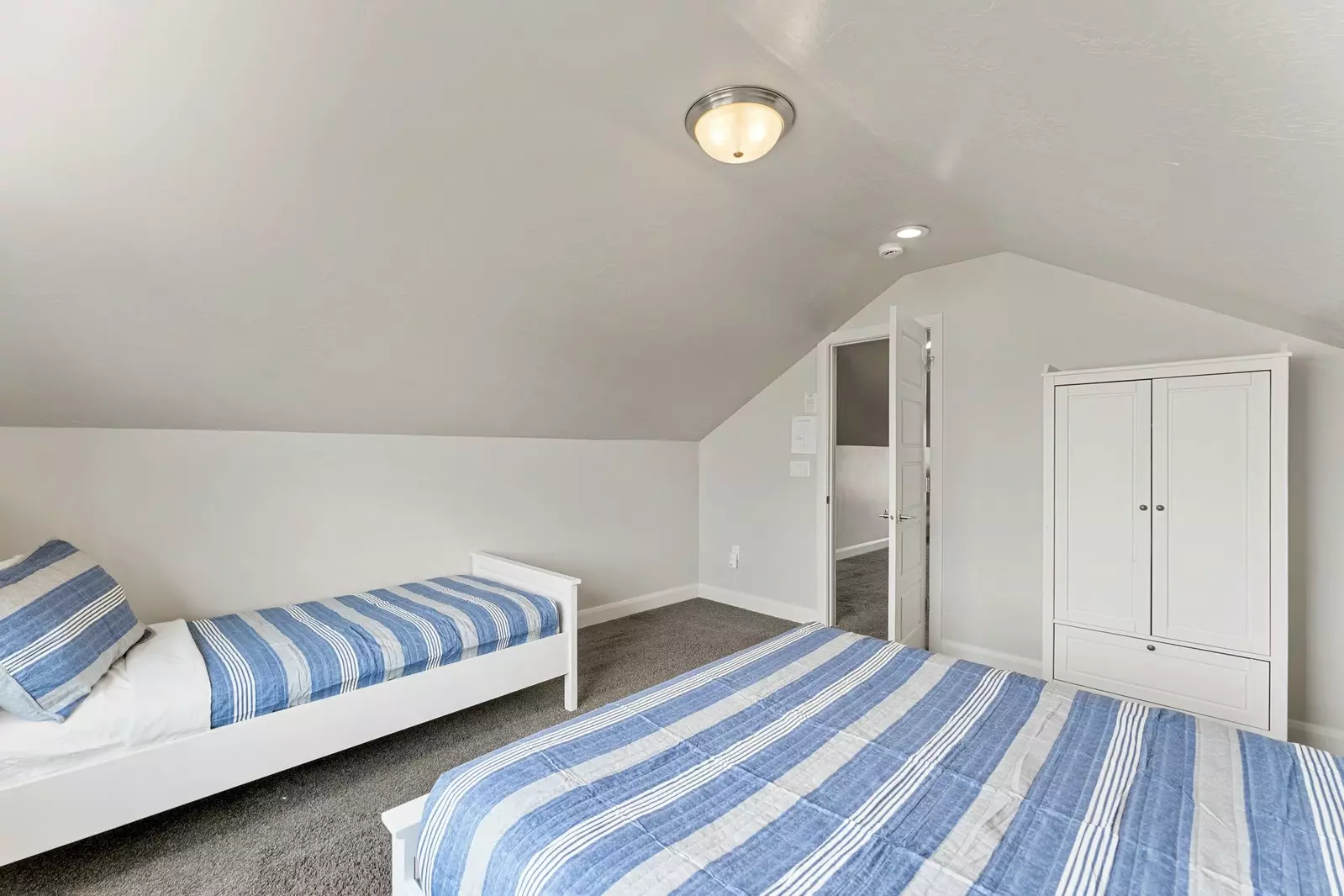Queen + Twin Bedroom