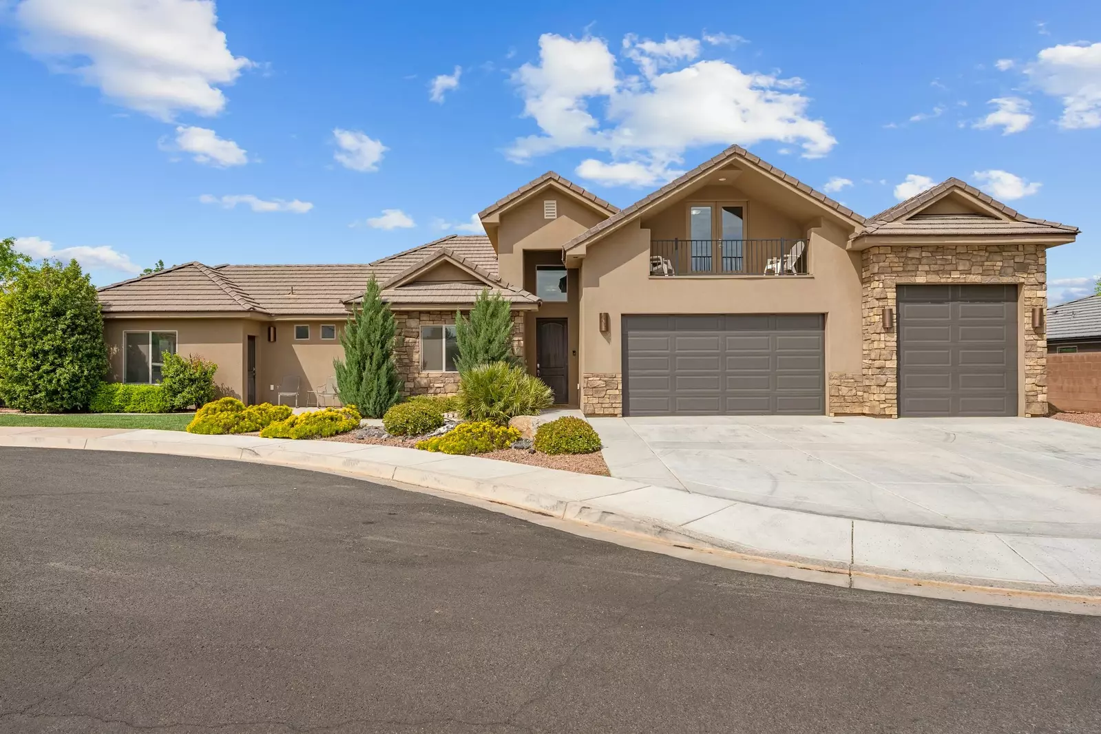 Double Car Garage + RV Garage + Trailor Parking