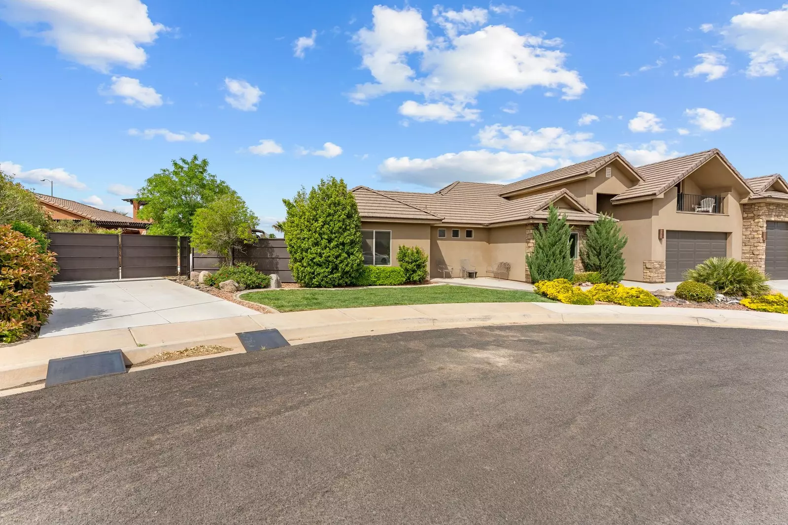 Double Car Garage + RV Garage + Trailor Parking