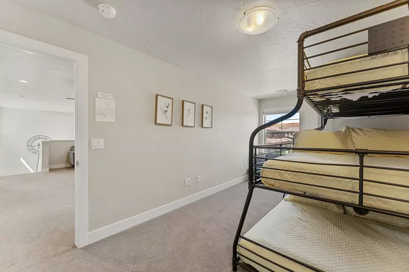 Twin/Double/Queen Bunk Bed