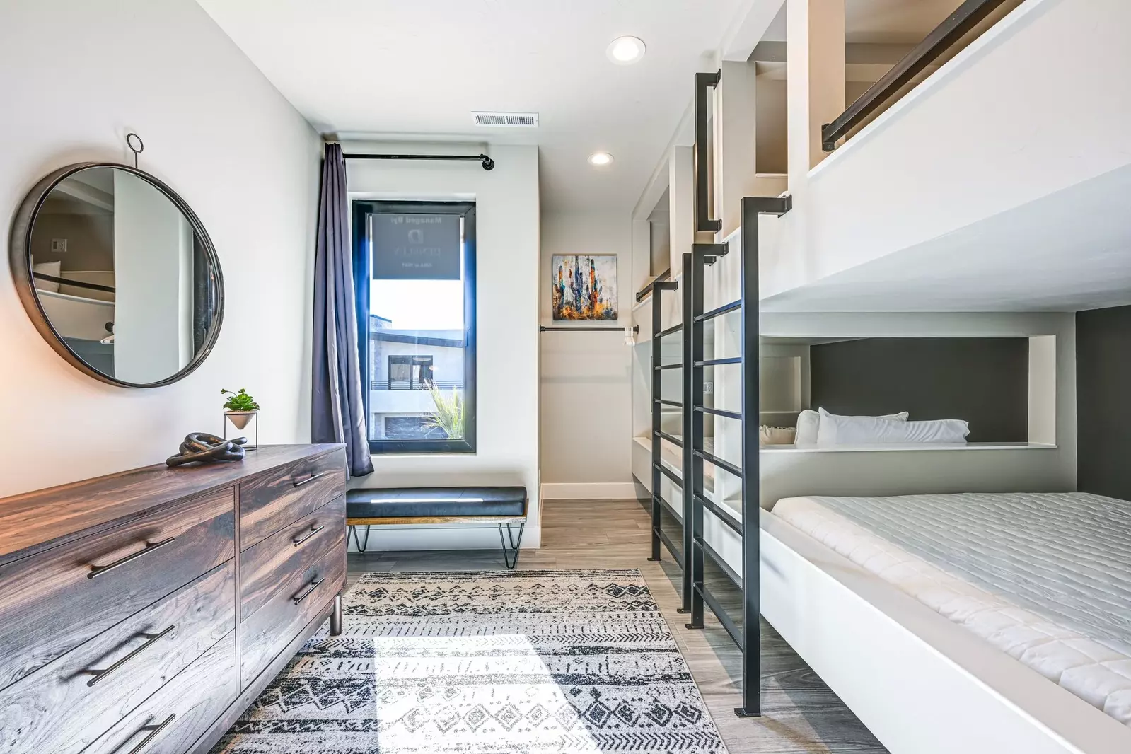 2 Queen/Queen Bunks