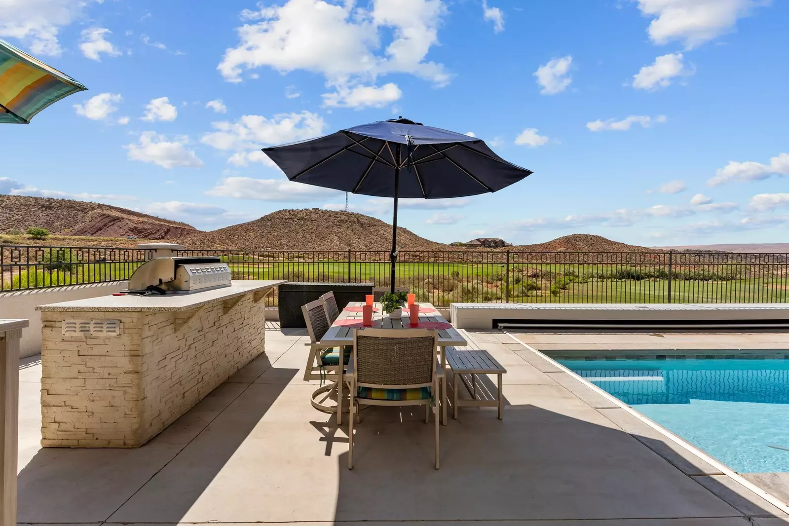 Outdoor Dining / Golf Course Views