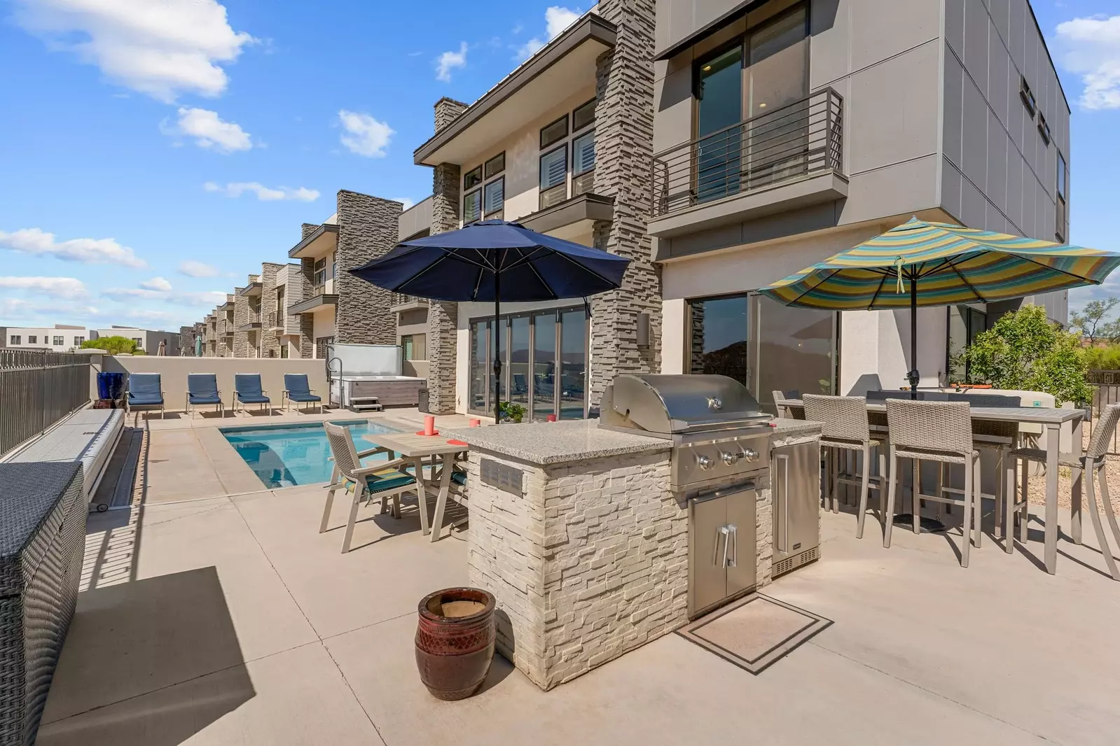Private Pool + BBQ Grill