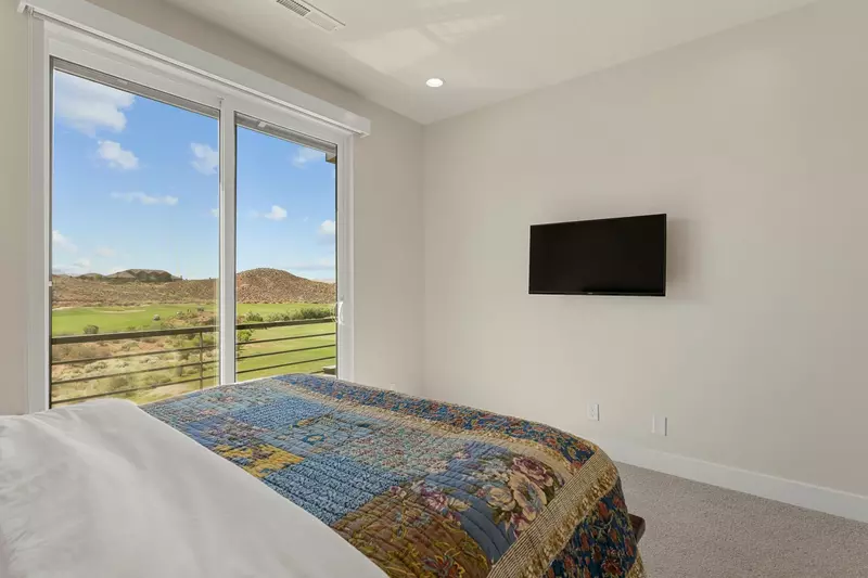 Queen Bedroom