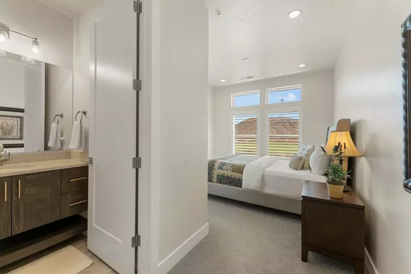 Queen Bedroom