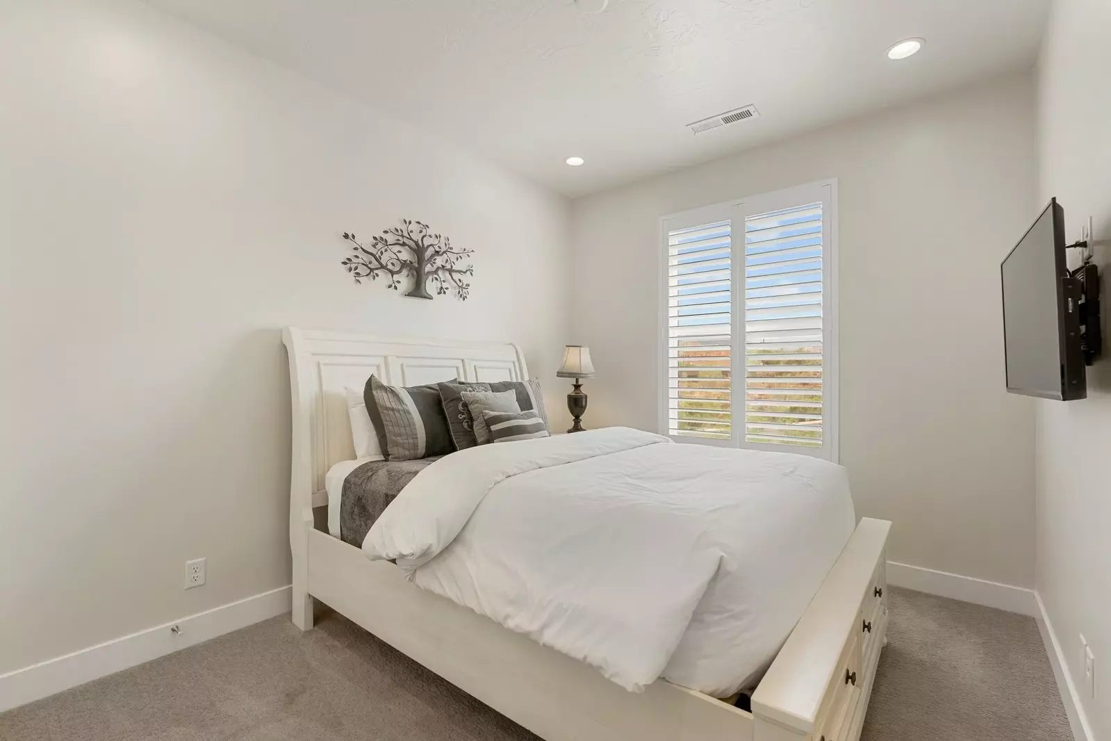 Queen Bedroom