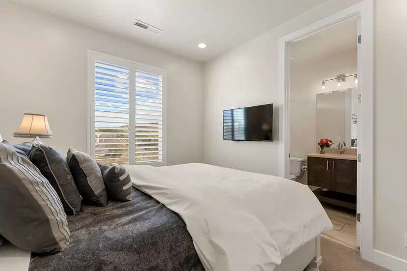 Queen Bedroom