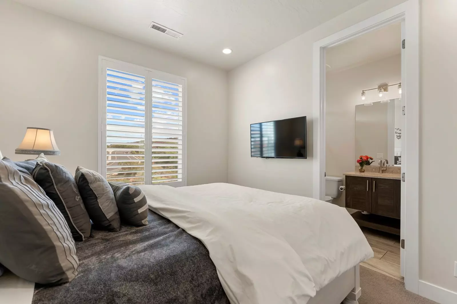 Queen Bedroom