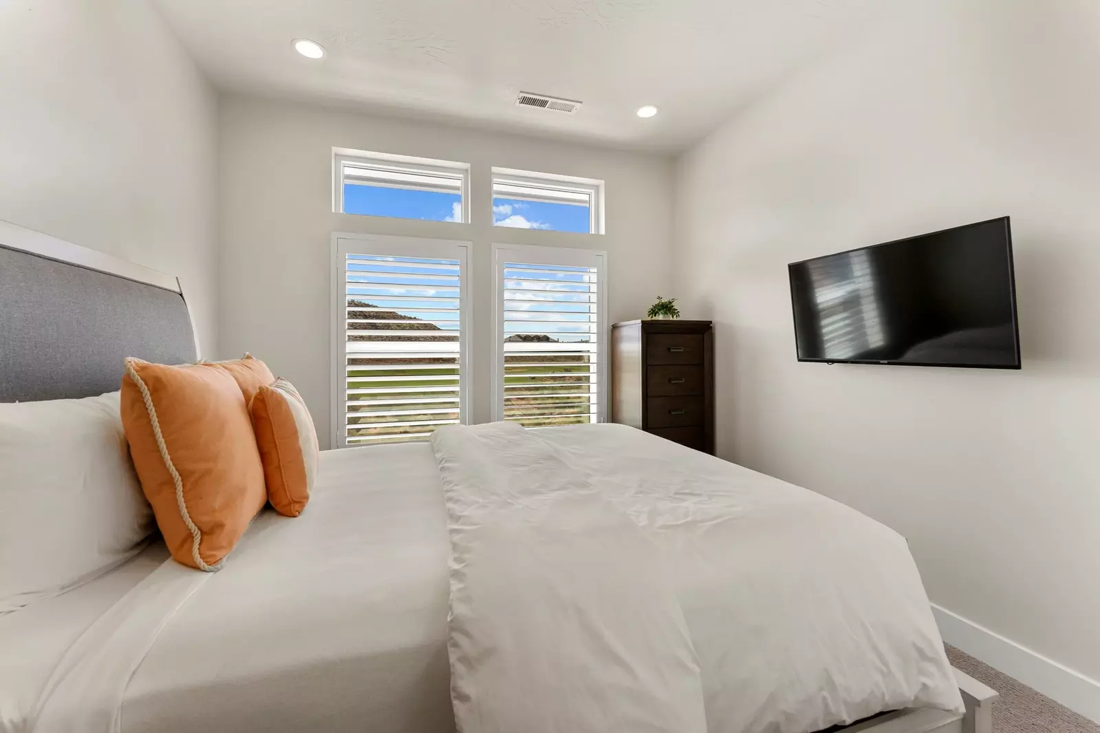 Queen Bedroom