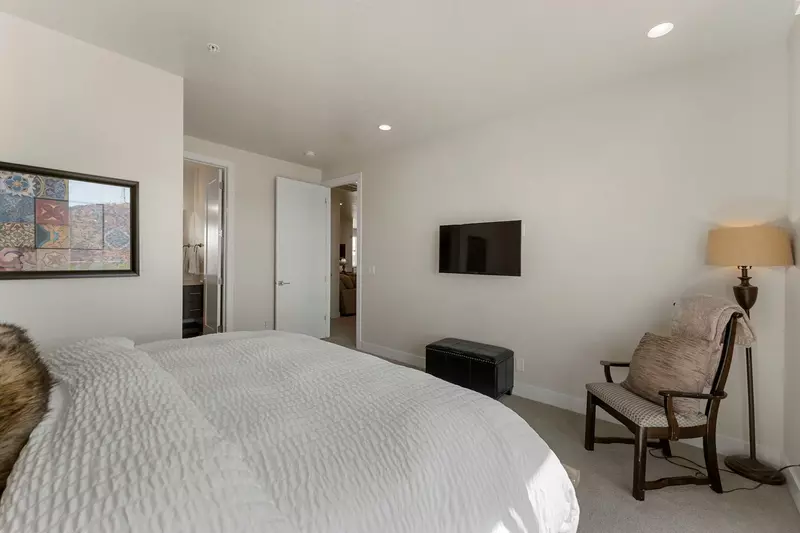 Queen Bedroom