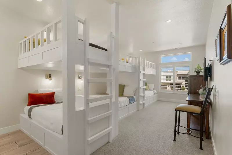 2 Double/Queen Bunk + Twin/Twin Bunk