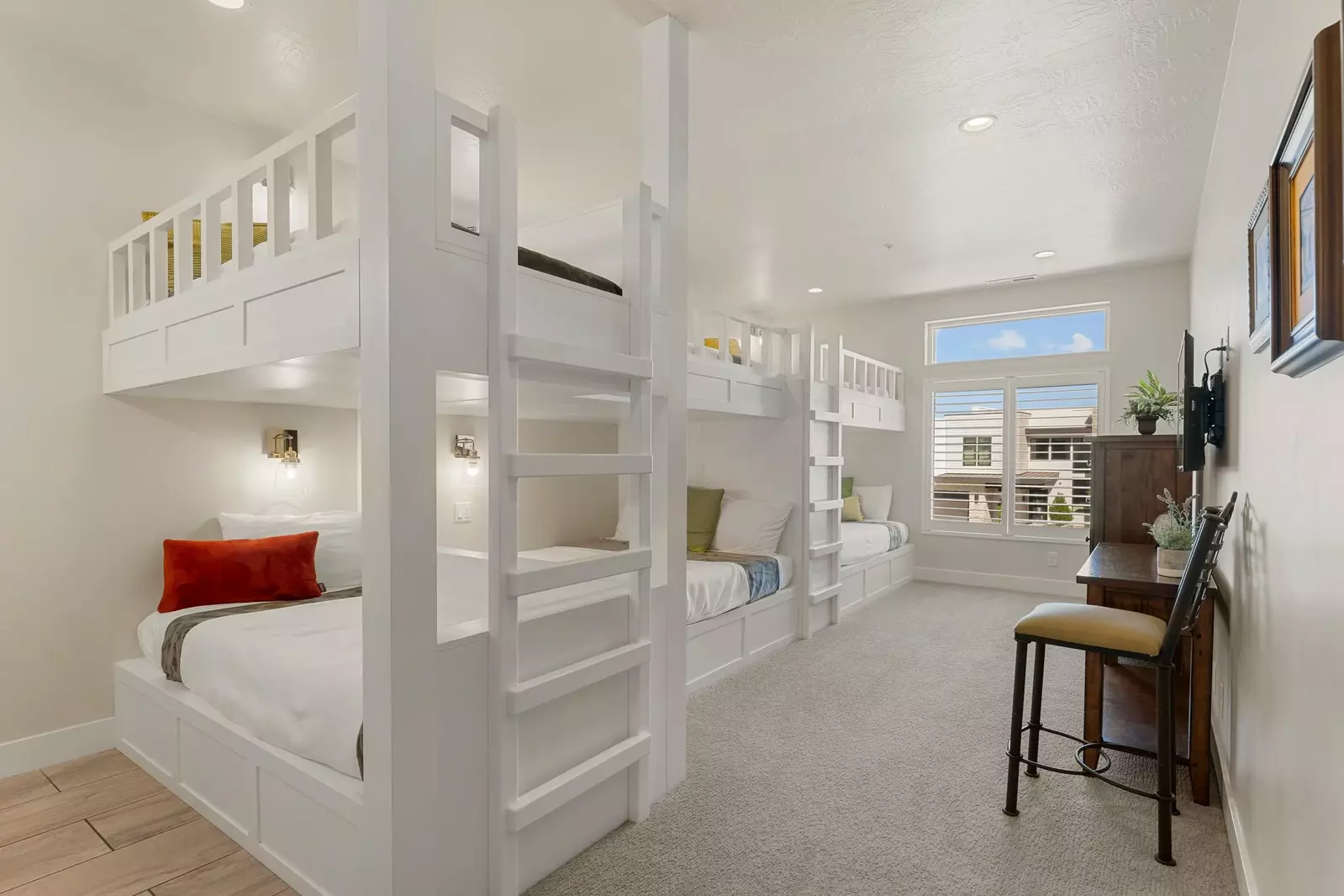 2 Double/Queen Bunk + Twin/Twin Bunk