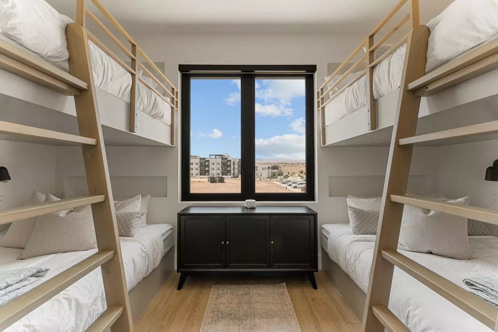 2 Queen/Queen Bunk Beds