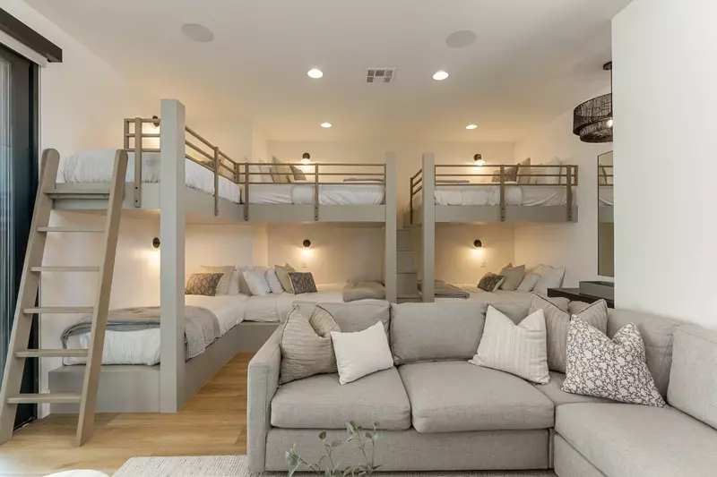2 Queen/Queen Bunks + Twin/Twin Bunk + Family Room