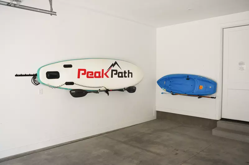 Garage & Amenities