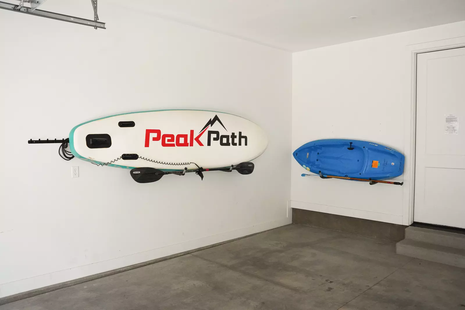 Garage & Amenities