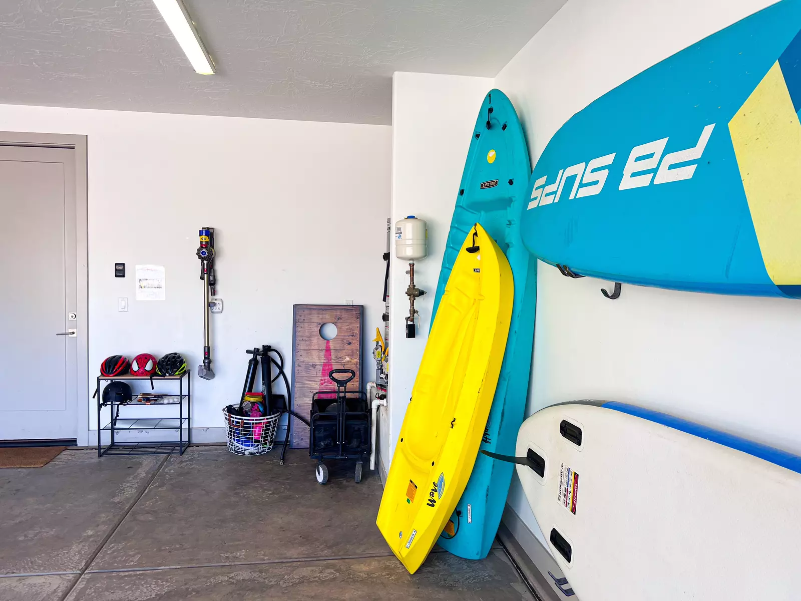 Garage & Amenities
