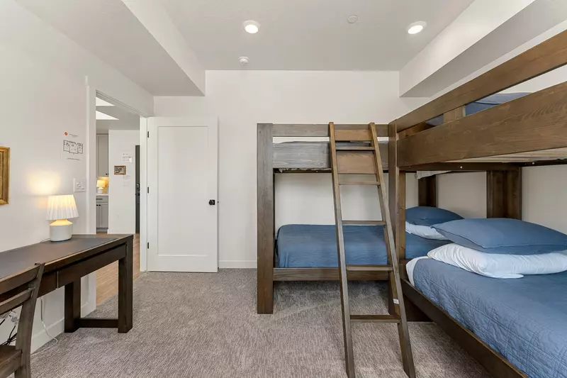 2 Twin/Twin Bunk Beds