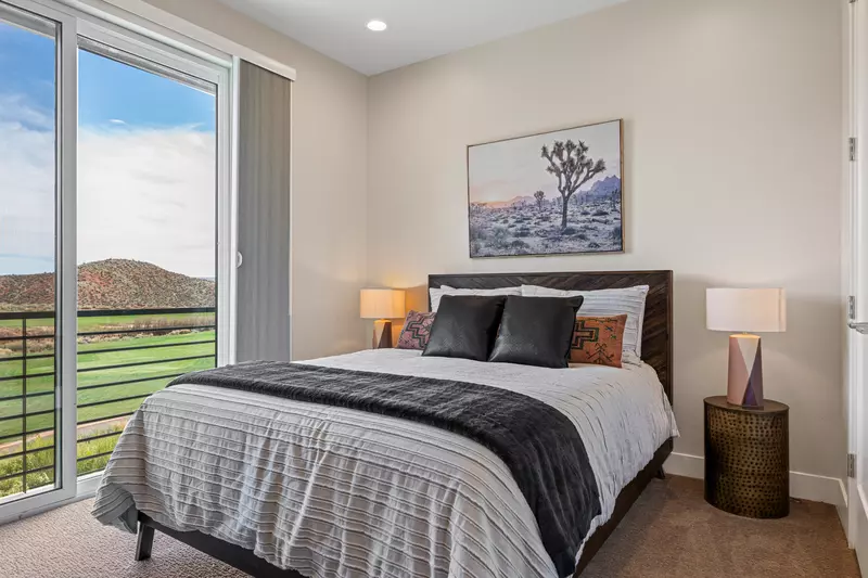 House 2: Queen Bedroom
