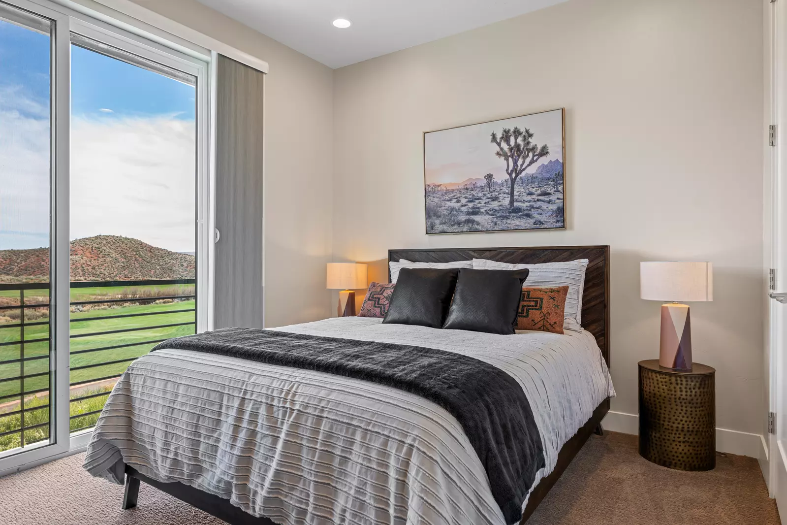 House 2: Queen Bedroom