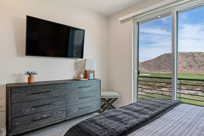 House 2: Queen Bedroom