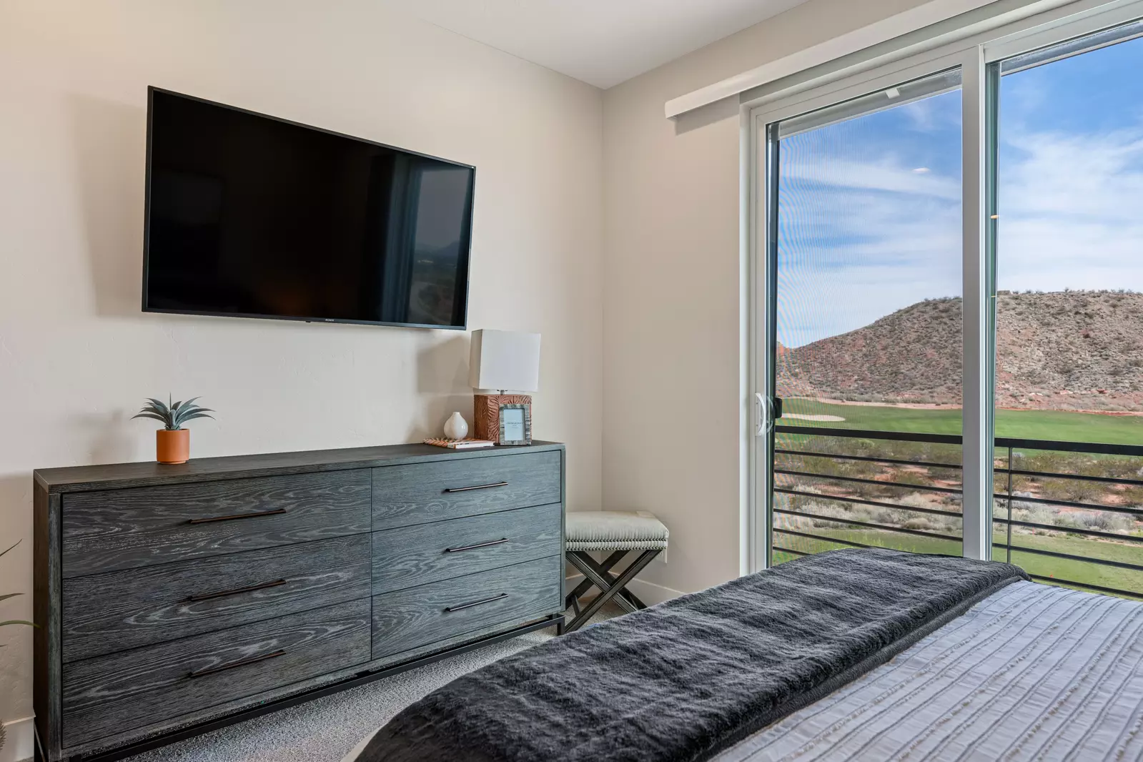 House 2: Queen Bedroom