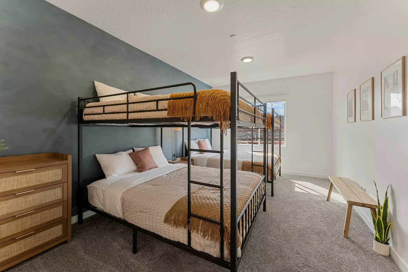 2 Queen/Queen Bunk Beds