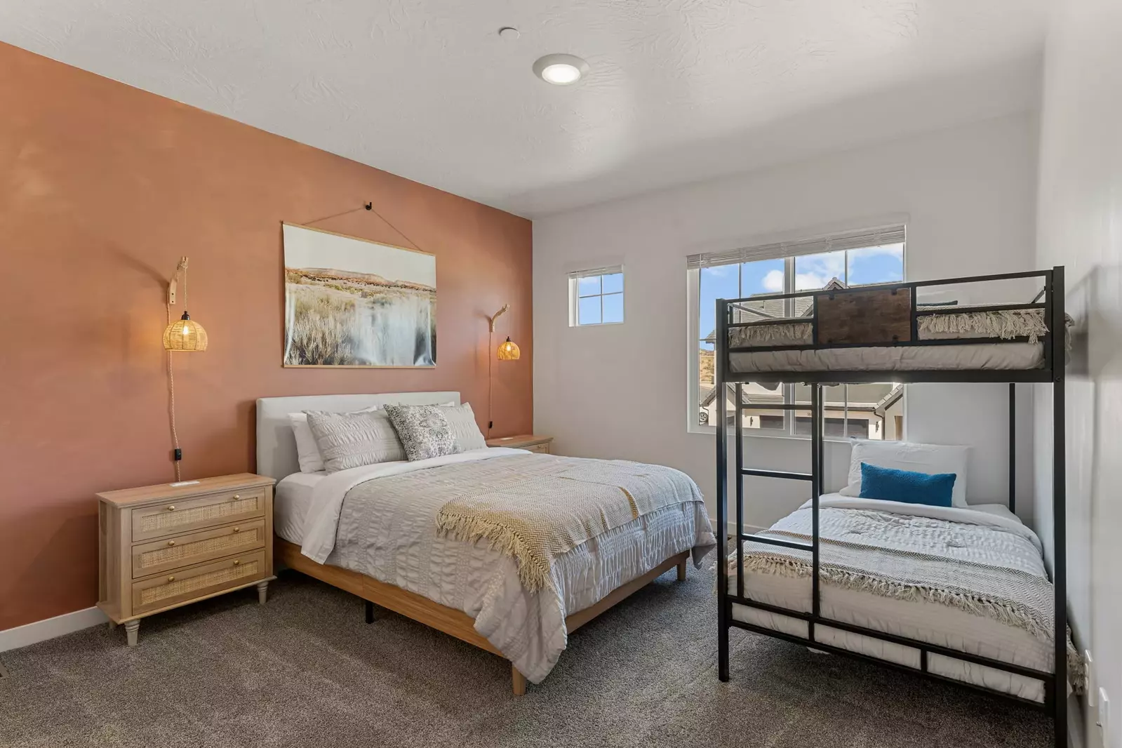 Queen Bed + Twin/Twin Bunk Bed