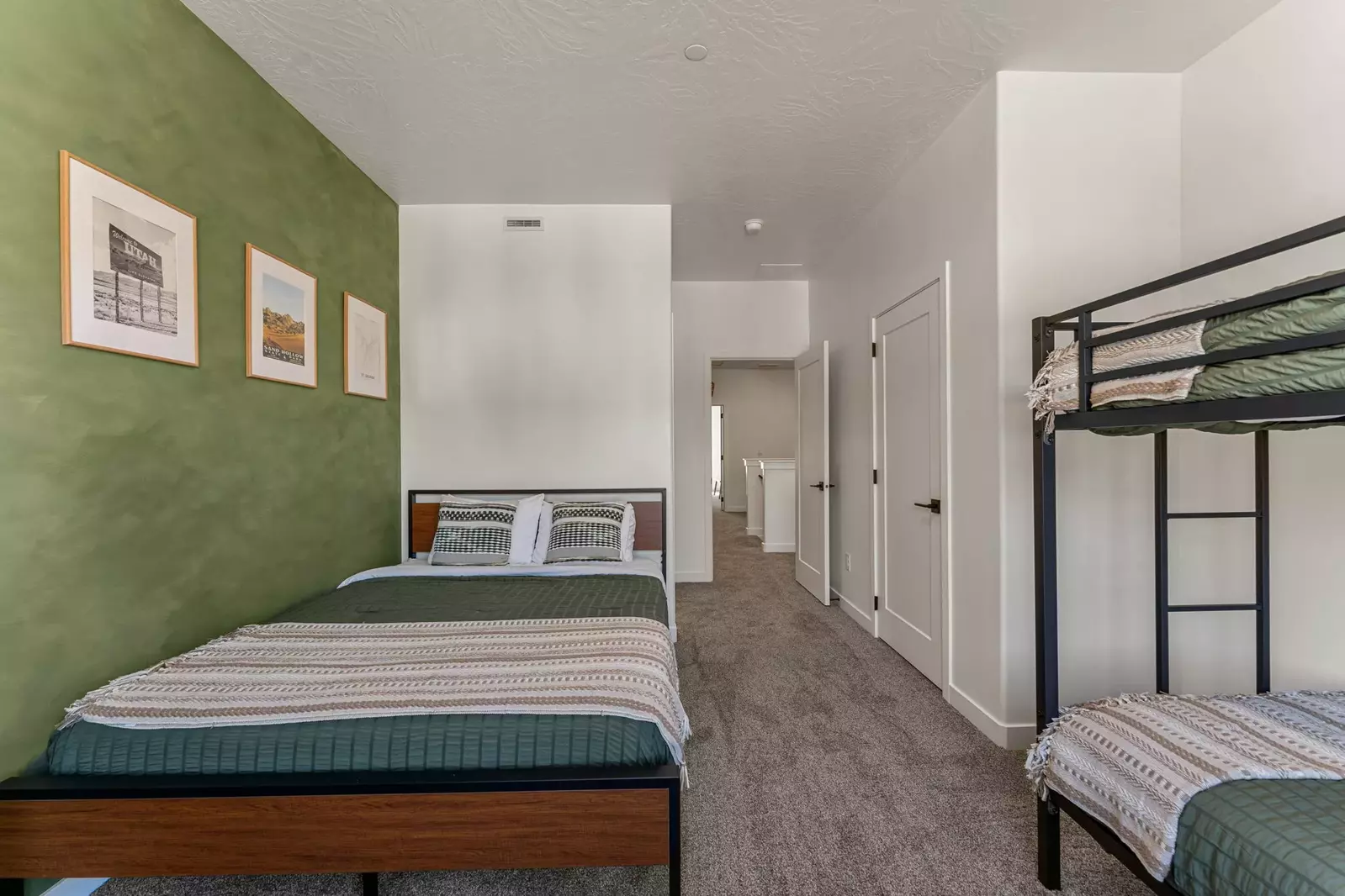 Queen Bed + Twin/Twin Bunk Bed
