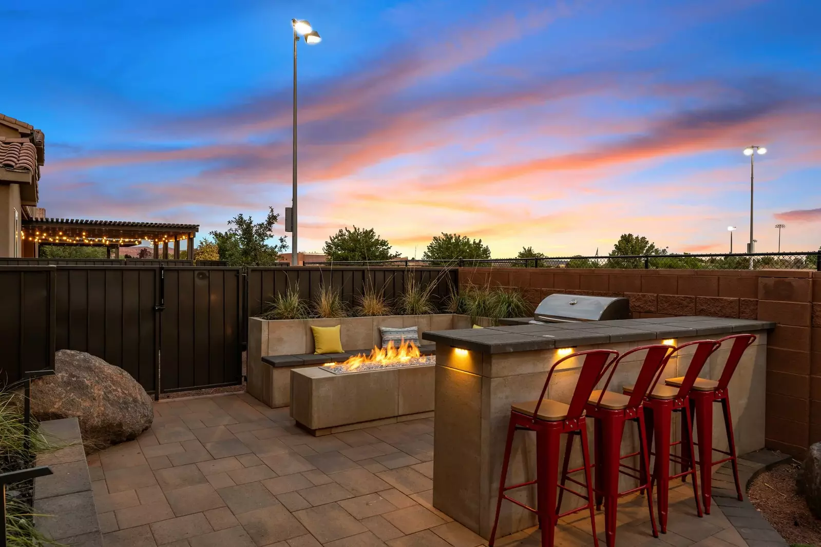 Fire Pit + BBQ Grill