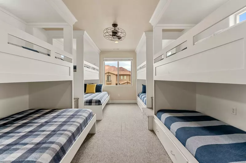 2 Twin/Full Bunks