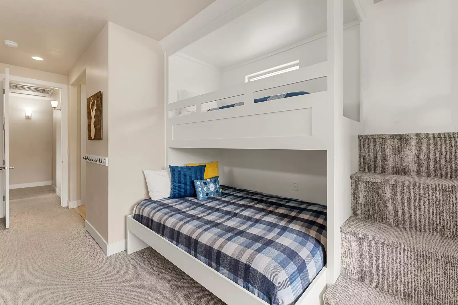 2 Twin/Full Bunks