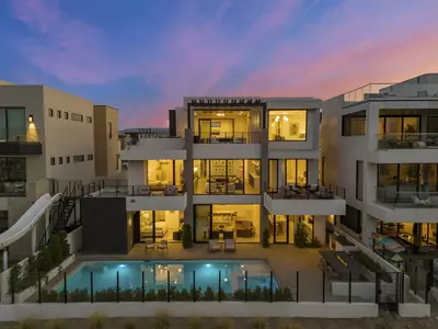 Luxury Beachside