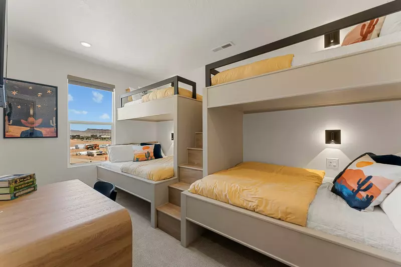 2 Twin/Queen Bunks